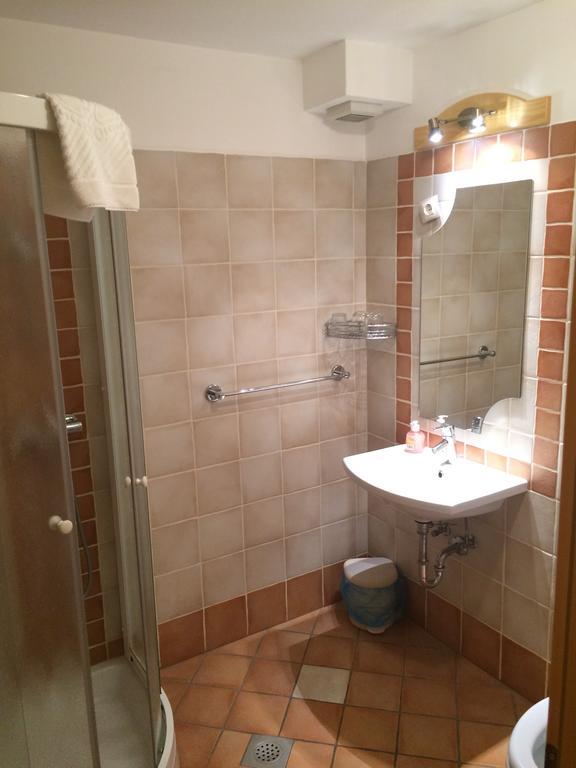 Gostilna Turk Otel Hotedrsica Oda fotoğraf