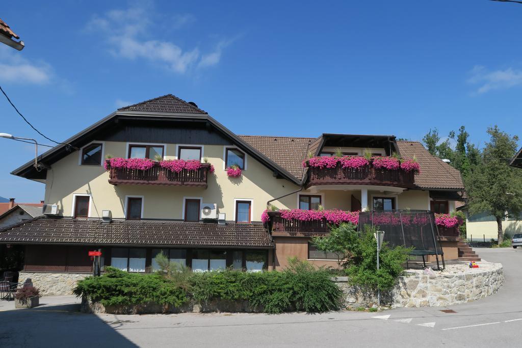 Gostilna Turk Otel Hotedrsica Dış mekan fotoğraf