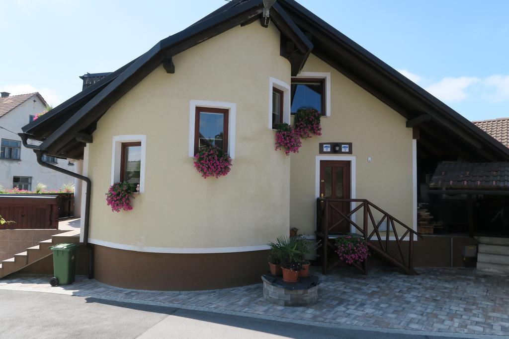 Gostilna Turk Otel Hotedrsica Dış mekan fotoğraf